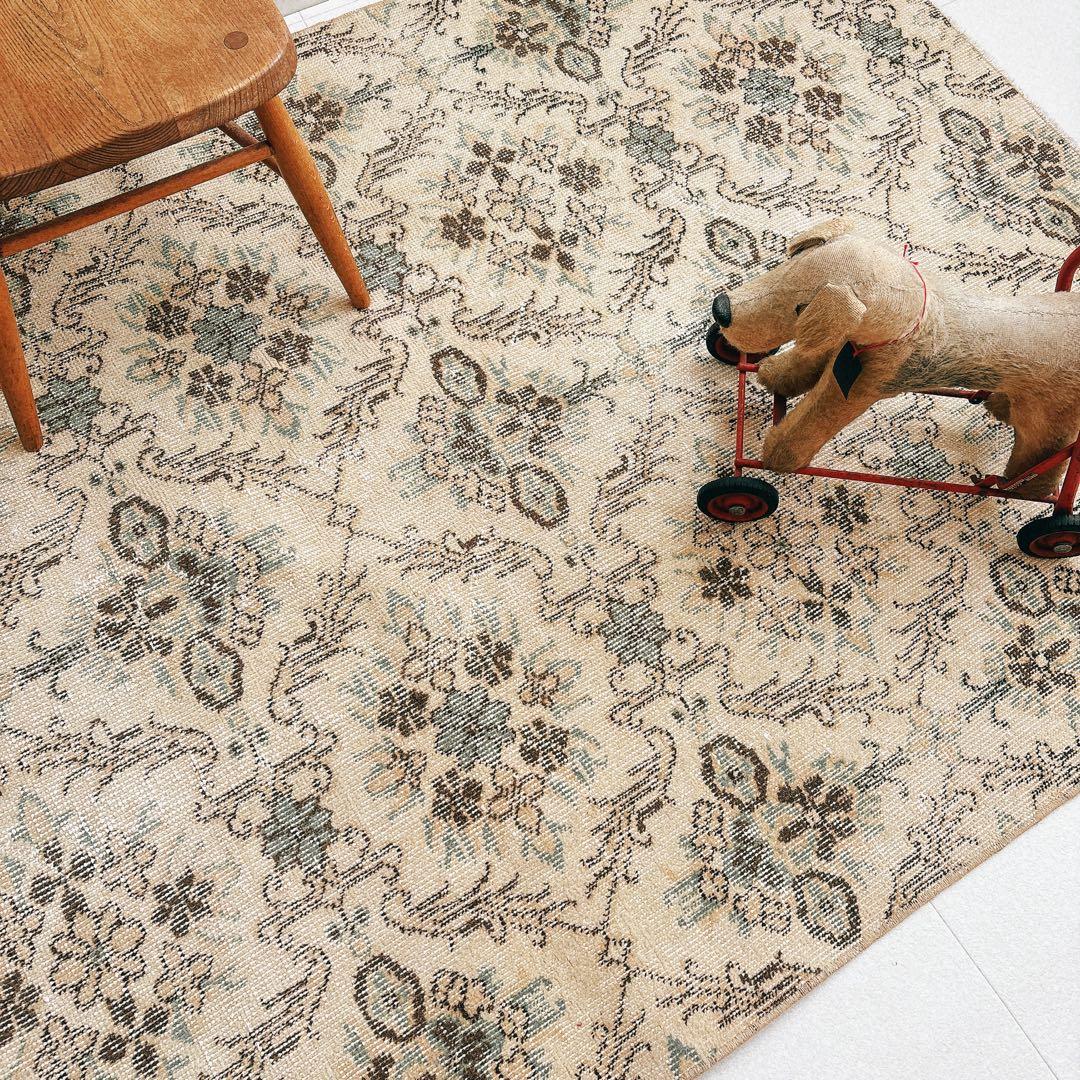 トルコ　ヴィンテージラグ　クリーム　グリーン　ブラウン　フローラル