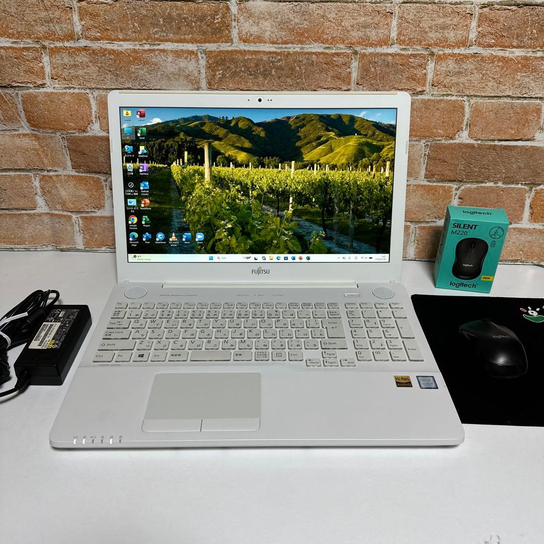 美品富士通ノートPC Core i7 SSD メモリ8GB Win11オフィス付