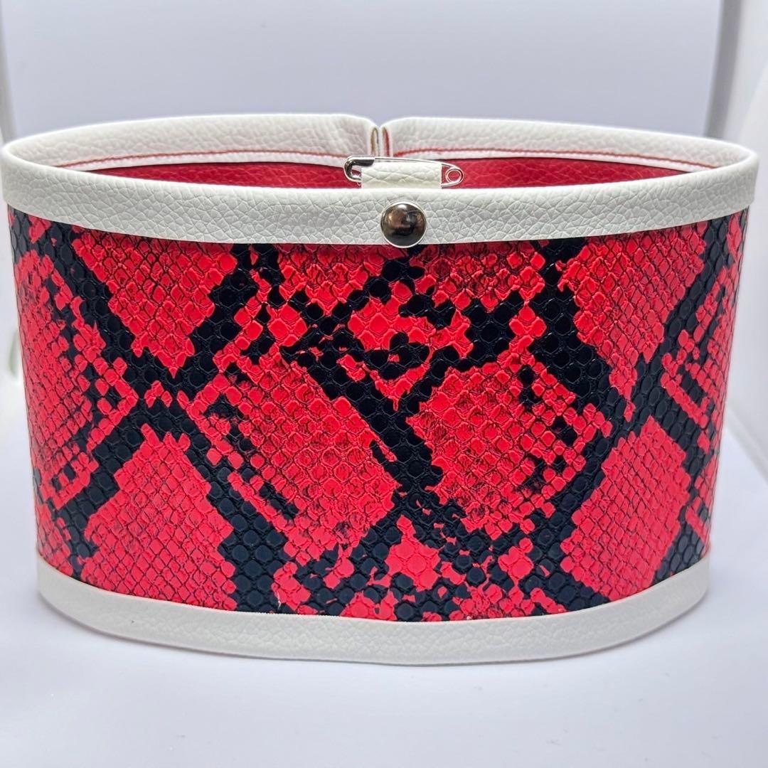 ヘビ柄腕章四つ