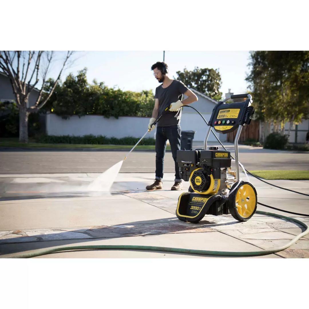 新品、未開封チャンピオン エンジン式 高圧洗浄機　　3200PSI 業務用