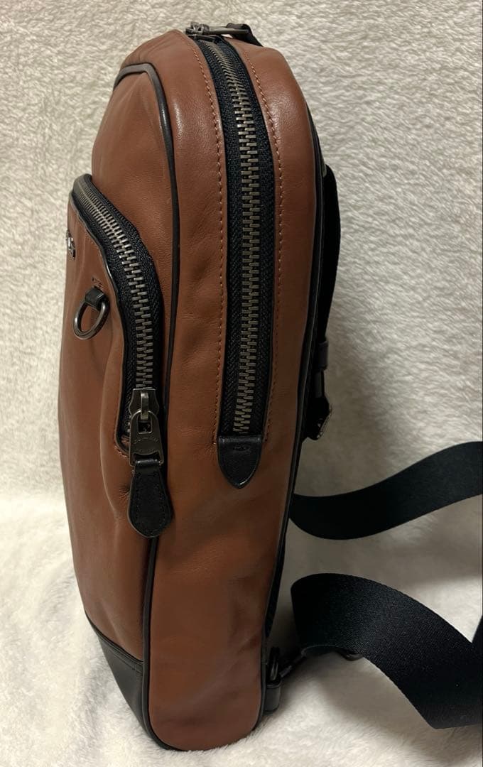 【未使用】COACH ボディバッグ レザー　ブラウン×ブラック