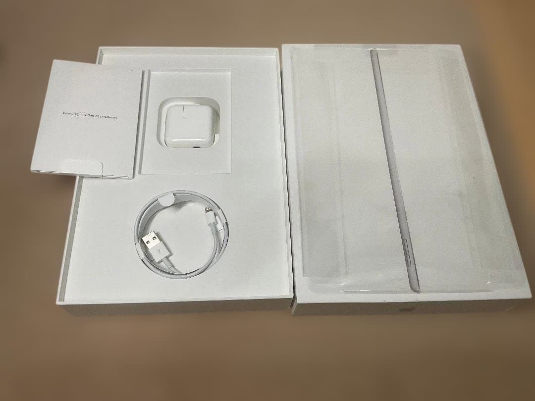 美品稼働品 Apple iPad 第7世代 シルバー 32GB Wifi