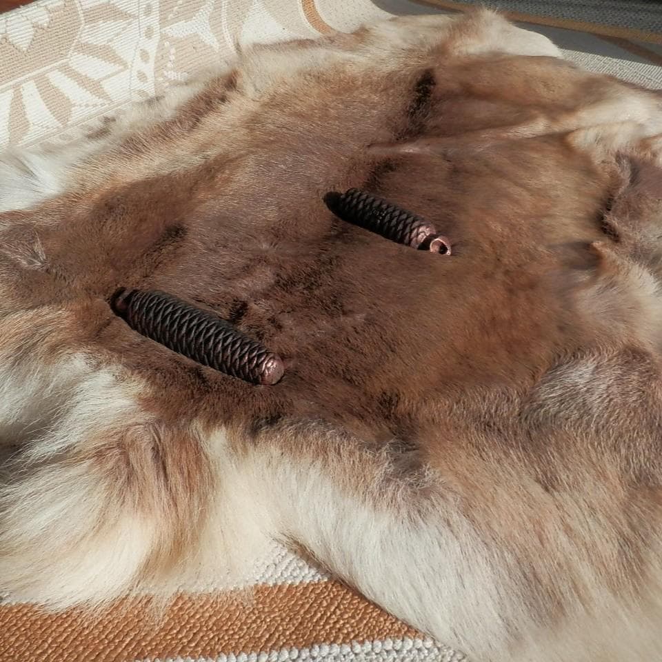 トナカイ毛皮　赤毛　きのこマット付き