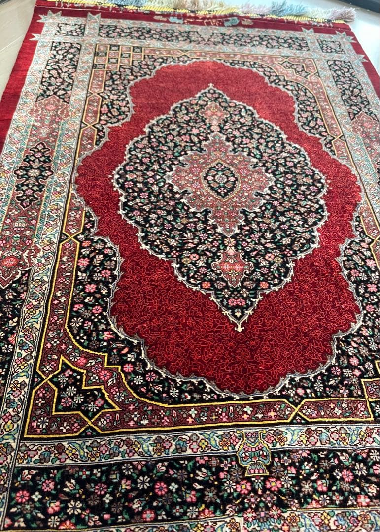 イラン製絨毯　赤