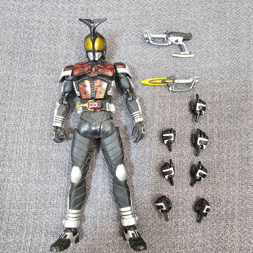 S.H.Figuarts（真骨彫製法）仮面ライダーダークカブト