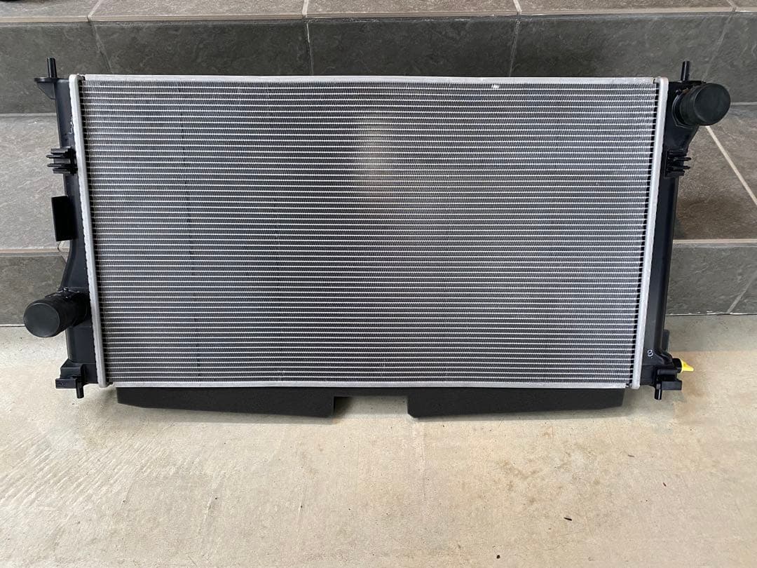 トヨタ　GR86 純正ラジエター　使用少なめ