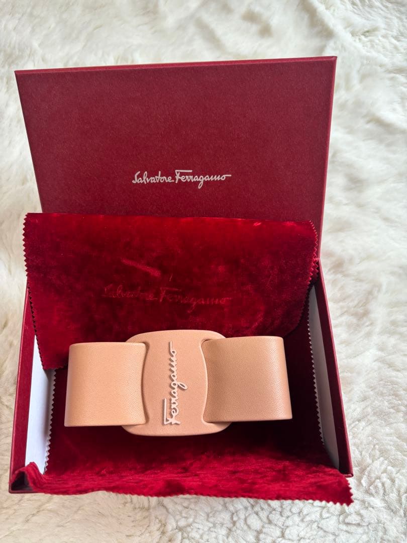 Ferragamo ベージュ ヘアアクセサリー