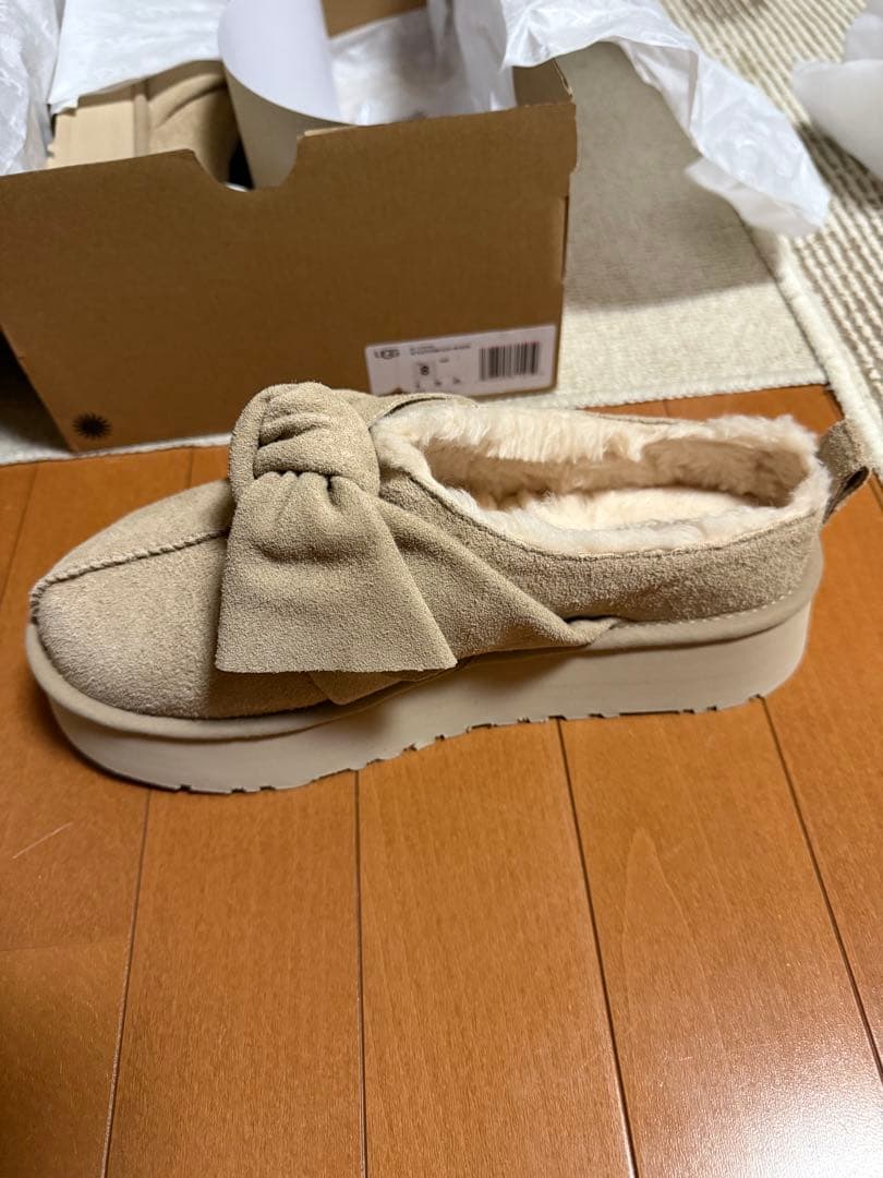 新品UGG リボン付き　プラットフォーム スリッポン ボウ 25センチ