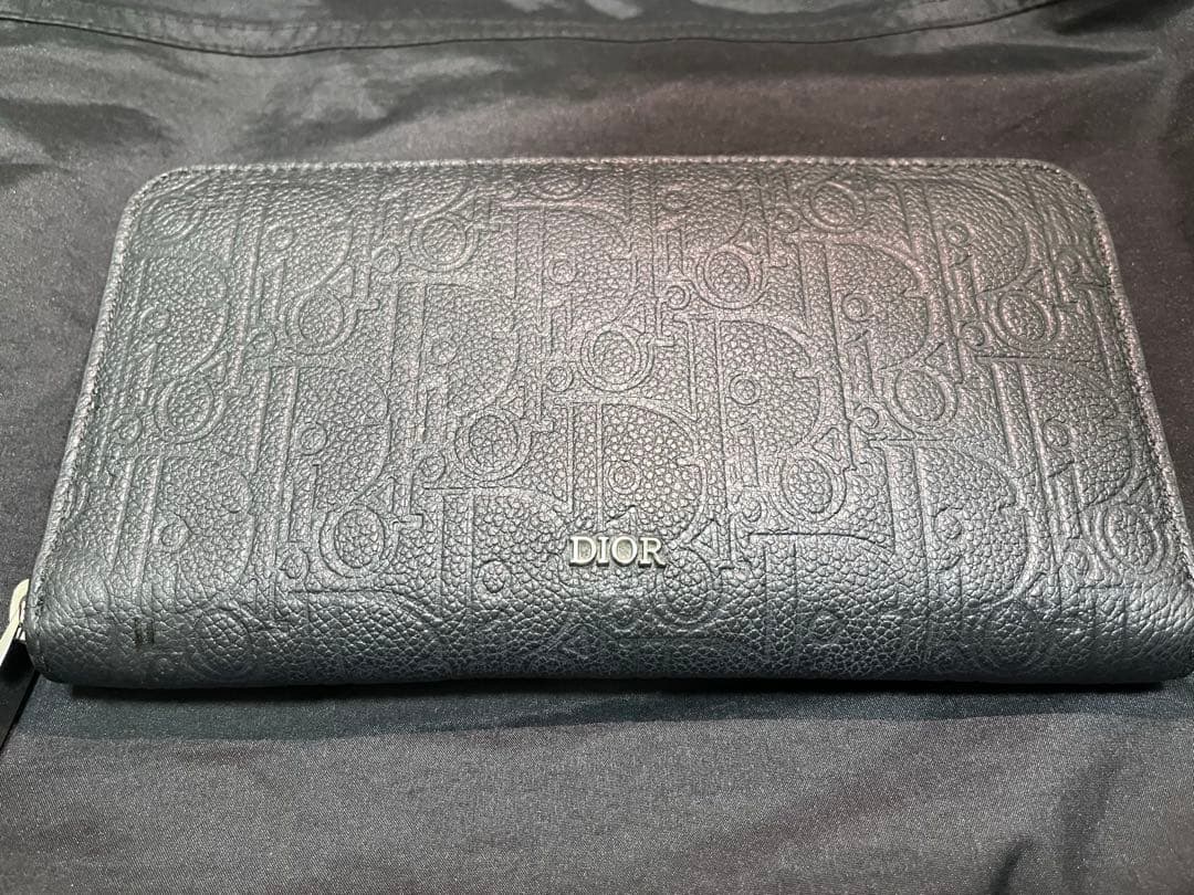 Dior 長財布　最新モデル　エンボス加工 ブラック