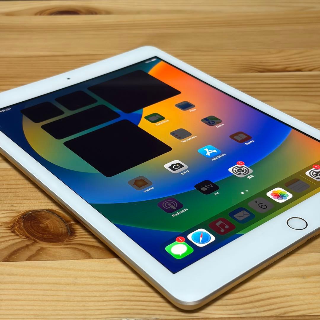 iPad 第五世代　32GB セルラーモデル　53801
