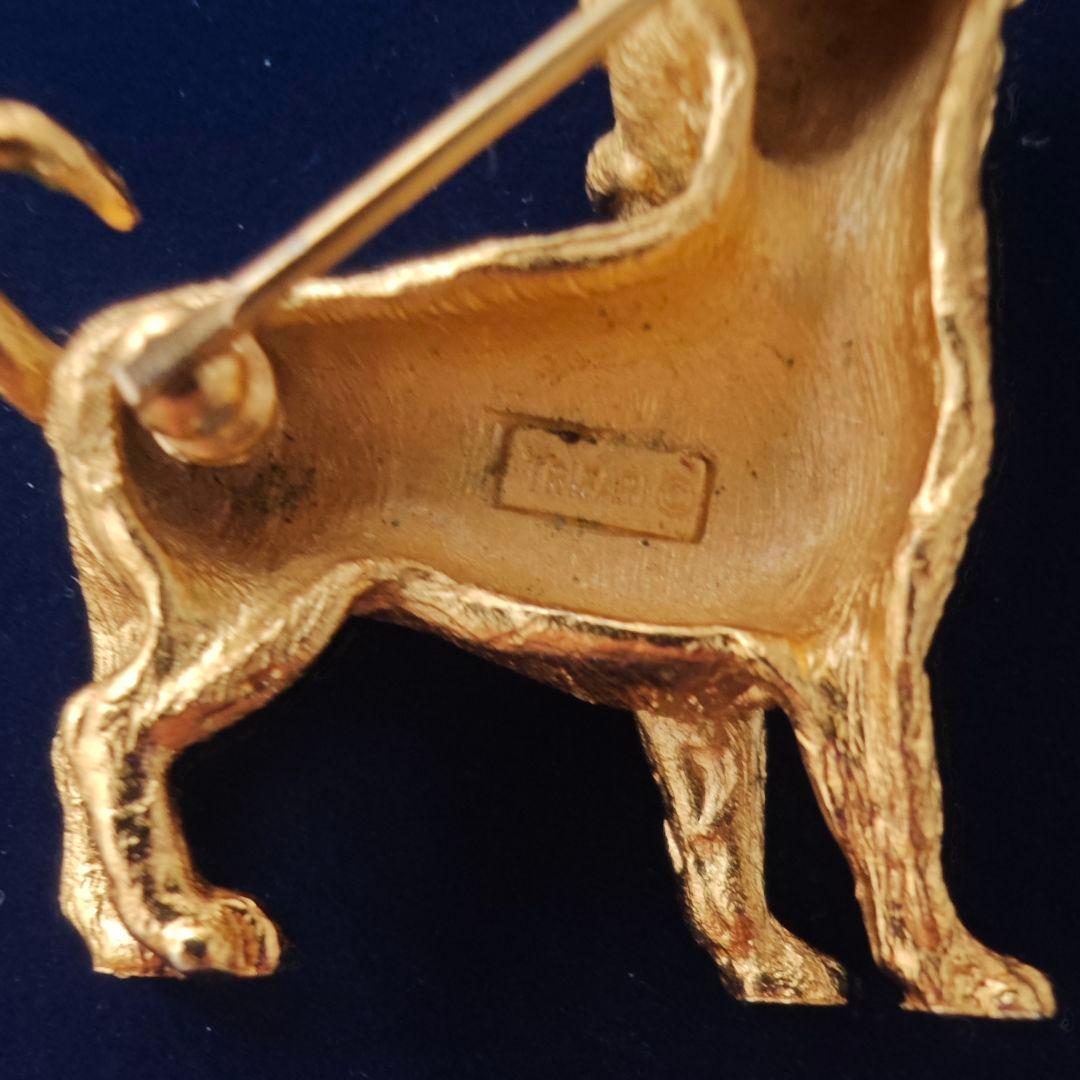 ヴィンテージtrifari チワワ　ゴールドメタルブローチ　犬　dog