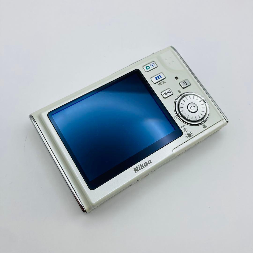 Nikon COOLPIX S8 コンパクトデジタルカメラ　ニコン　クールピクス