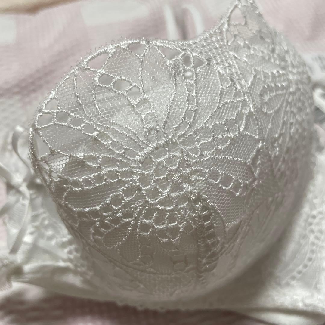 ワコール　Yue E70 純白のセット