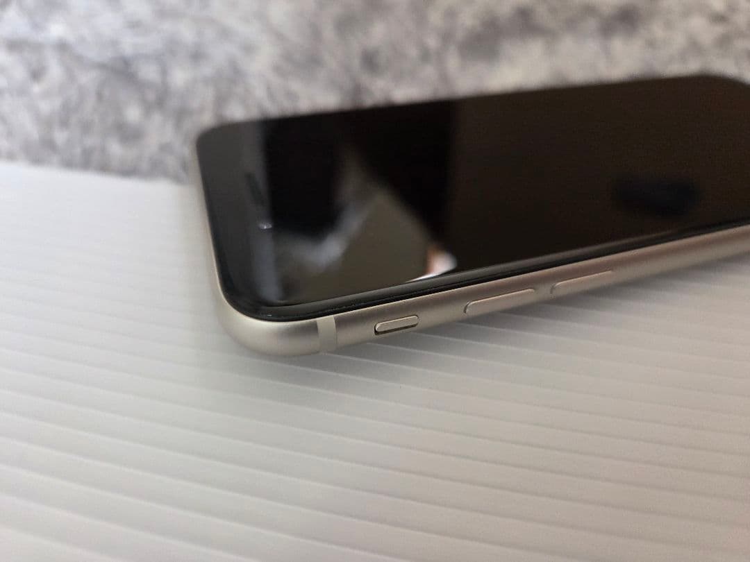 無傷【極美品】【保証有】【即発送】iPhone SE3 64GB SIMフリー