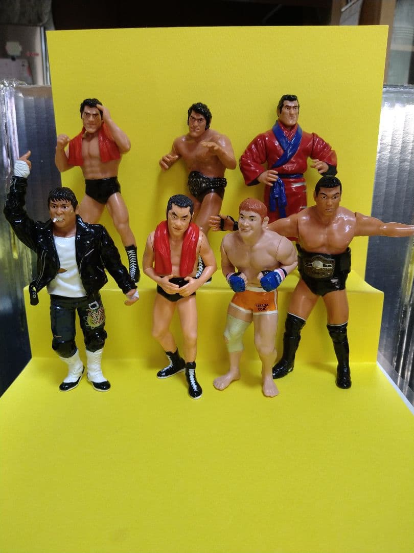 アントニオ猪木、小川直也、大仁田厚、桜庭和志、春一番のフィギュア７体
