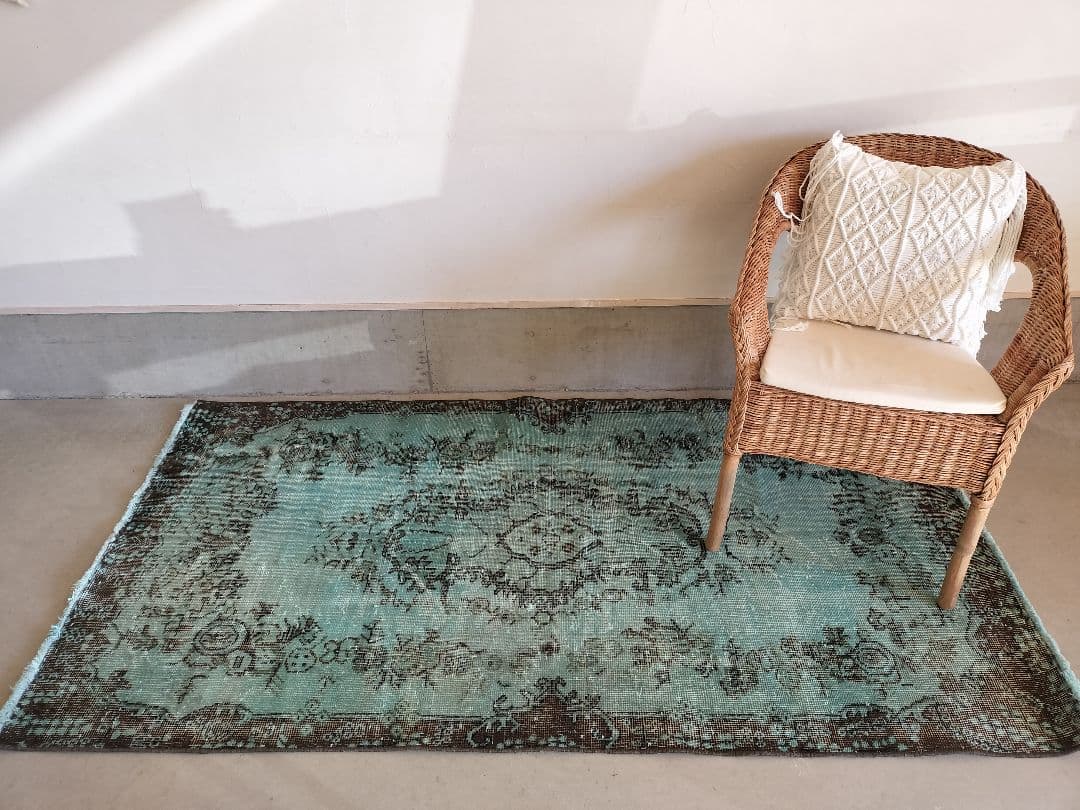 【最終価格】エメラルドグリーンオーバーダイ　ヴィンテージトルコラグ　No.581