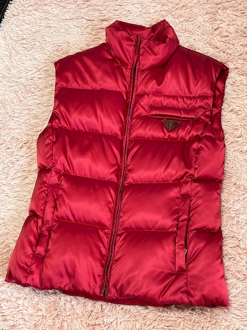 ポ*チ様 美品　PRADA レッドダウンベスト サイズ38