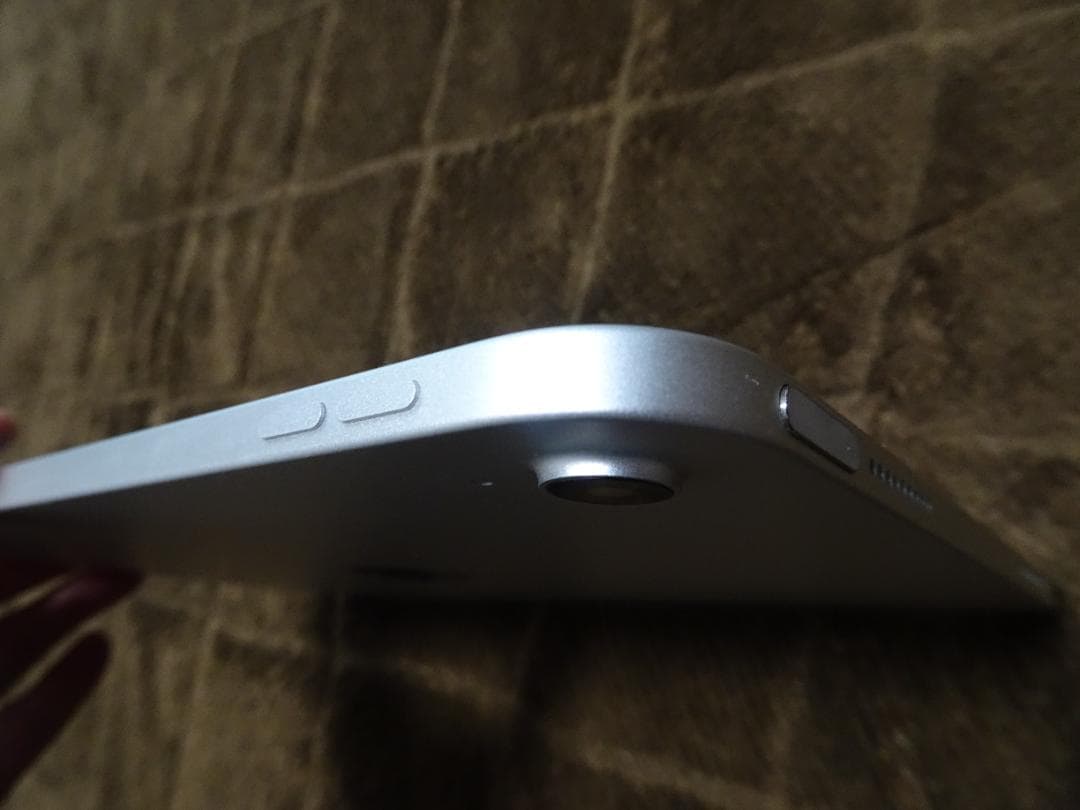 ​【美品】iPad第10世代 Wi-Fi 64GB シルバー バッテリー100%