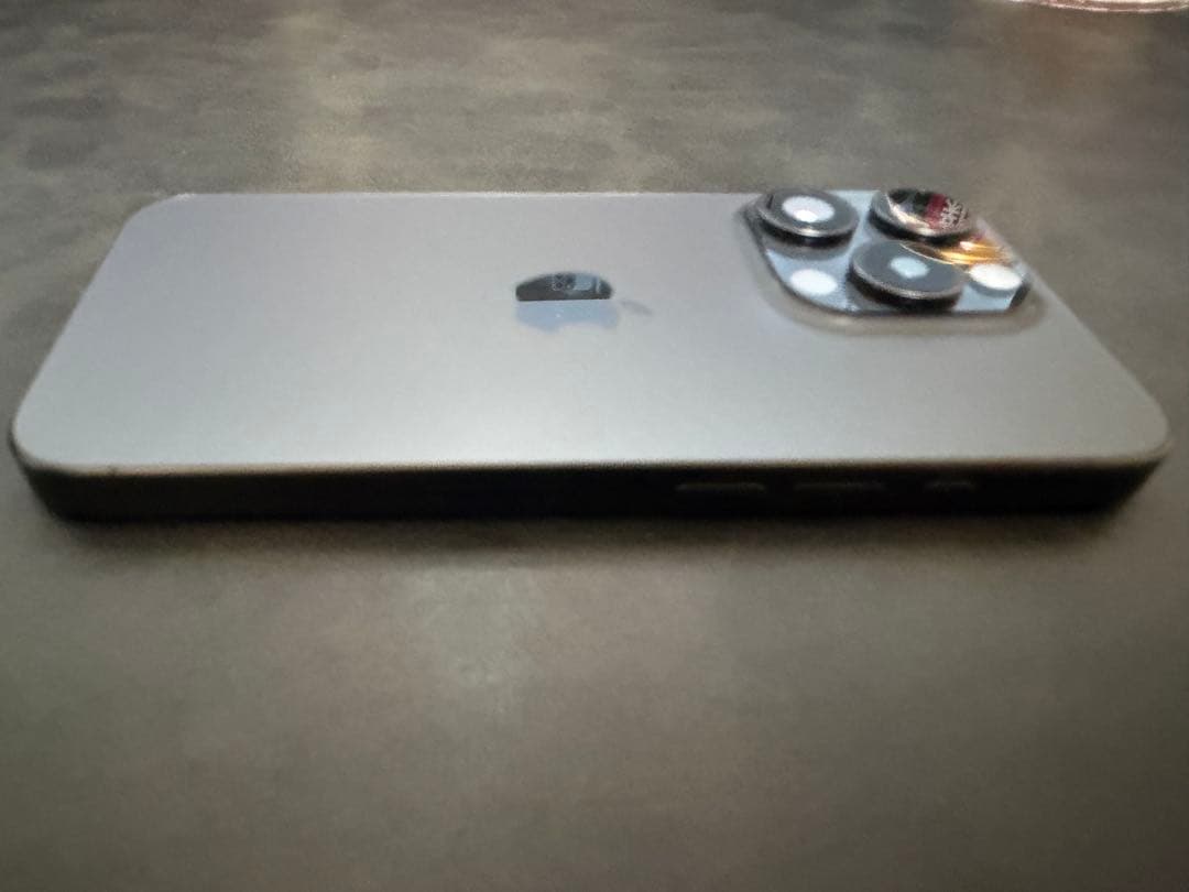 iPhone 15 Pro 256GB SIMフリー ケース・保護フィルム付き