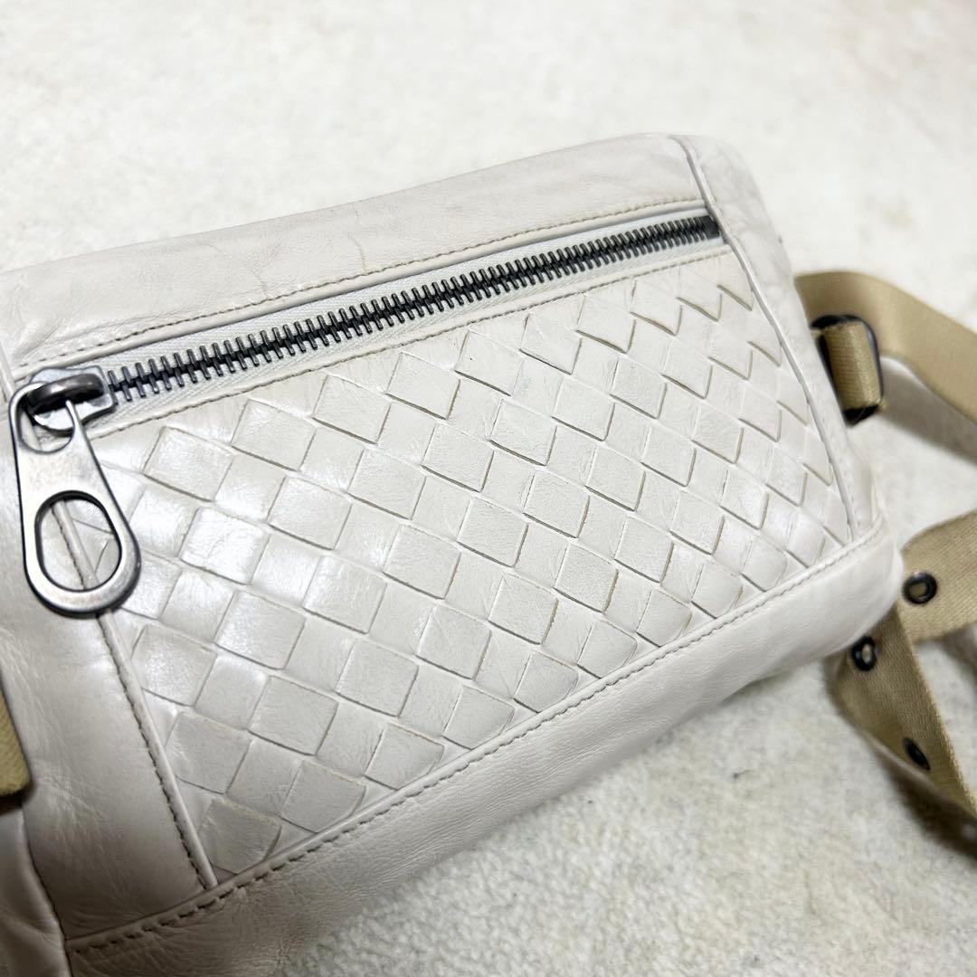 syun　ボッテガヴェネタ　ボディバッグ　イントレチャート　アイボリー