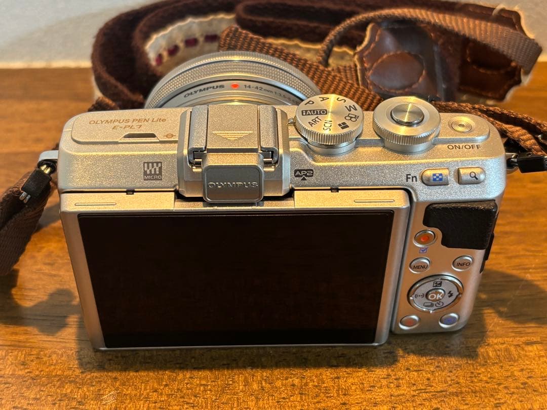 OLYMPUS PEN Lite E-PL7 ミラーレス一眼