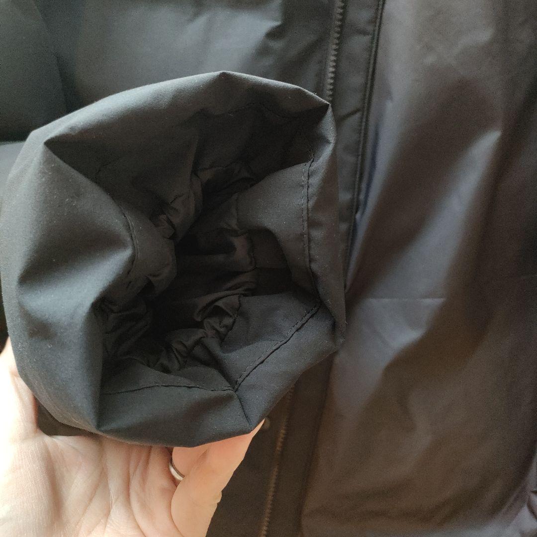 新品未使用　シームレスダウンジャケット　黒　メンズXL　ボタン破損有り
