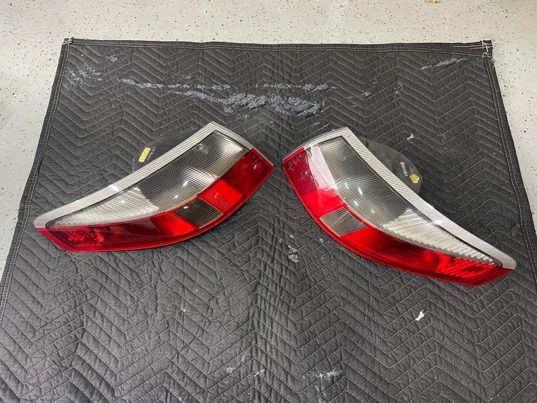 ポルシェ　992 c-2 テールレンズ