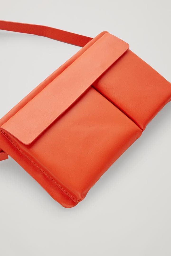 COS レザー ショルダーバッグ ウエストバッグ　オレンジ