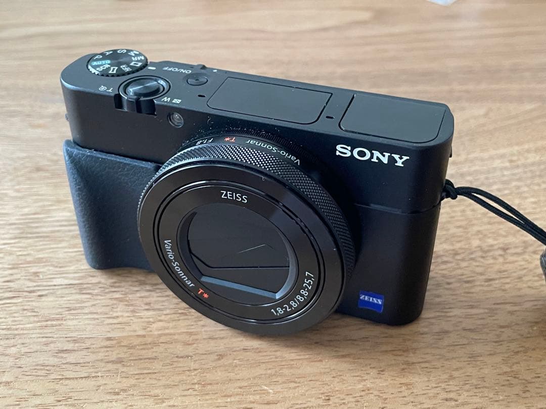 【美品】SONY RX100M5A 社外バッテリー2個と皮ストラップ&皮ケース付
