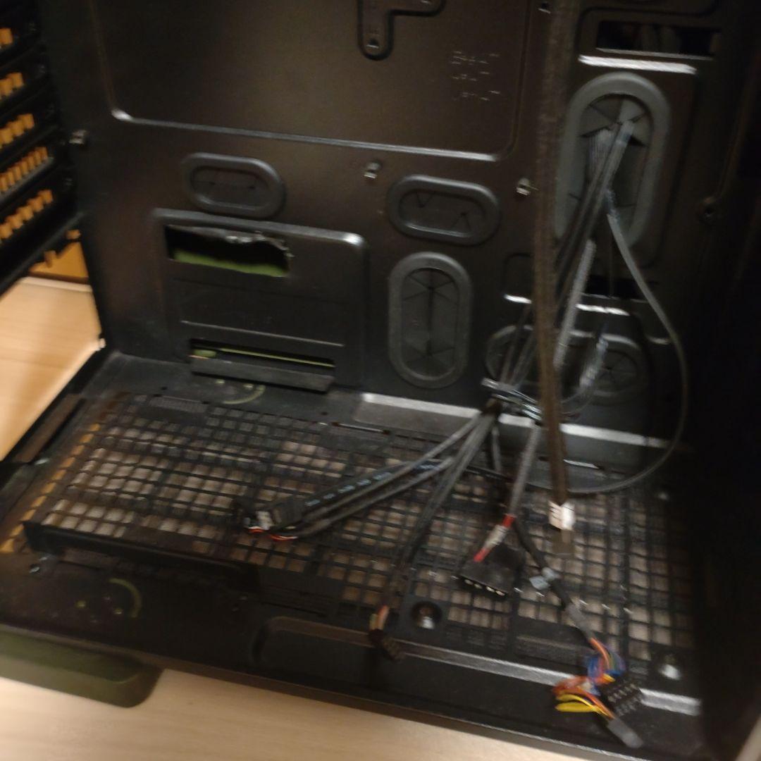 Thermaltake PCケース オリーブグリーン