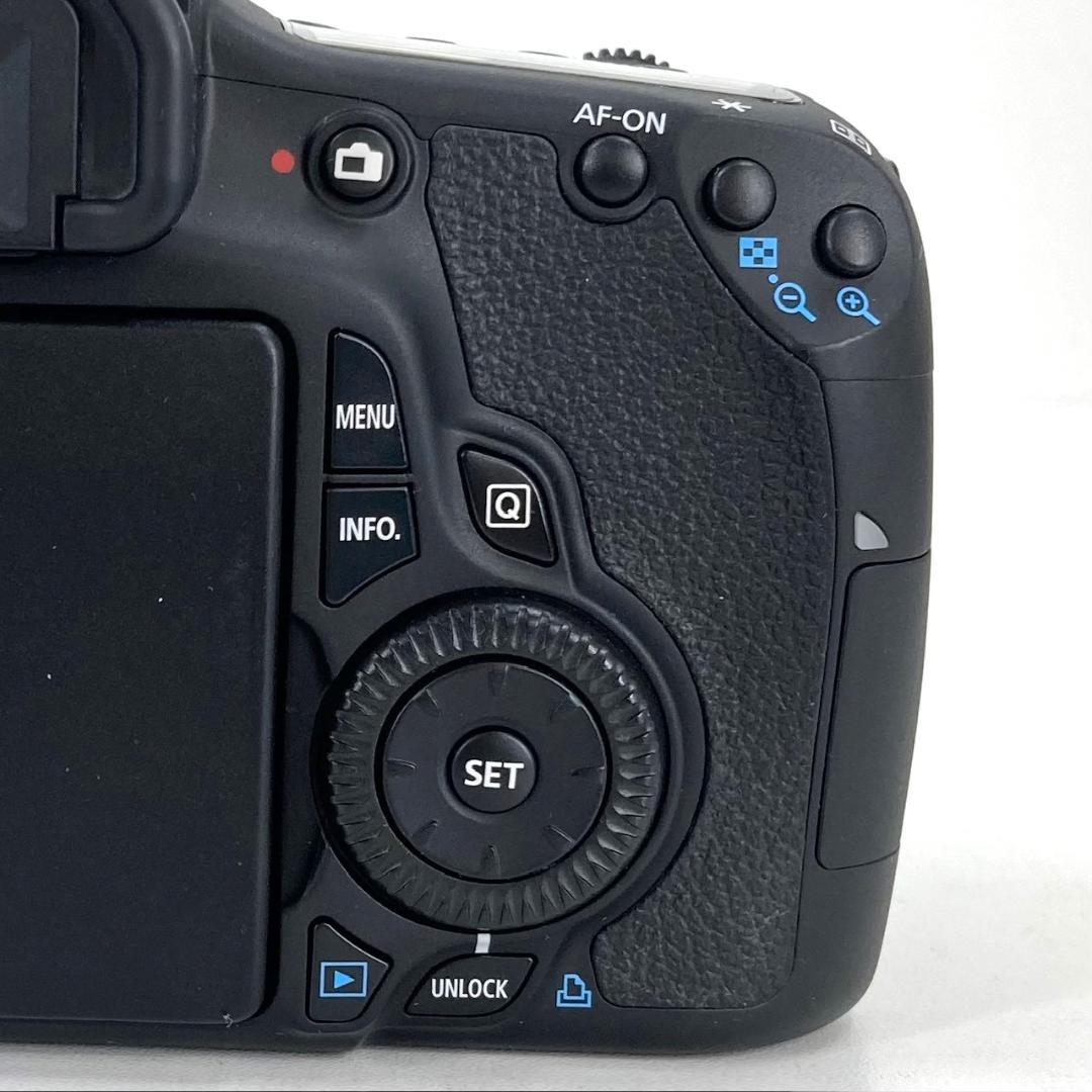 美品　Canon　一眼レフ　EOS 60D　ズームレンズ EF-S18-55mm