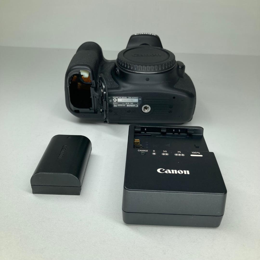 美品　Canon　一眼レフ　EOS 60D　ズームレンズ EF-S18-55mm