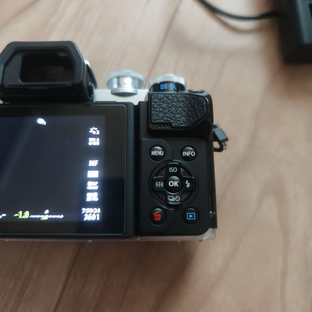 OM-D E-M10 Mark III ダブルズームキット　シルバー