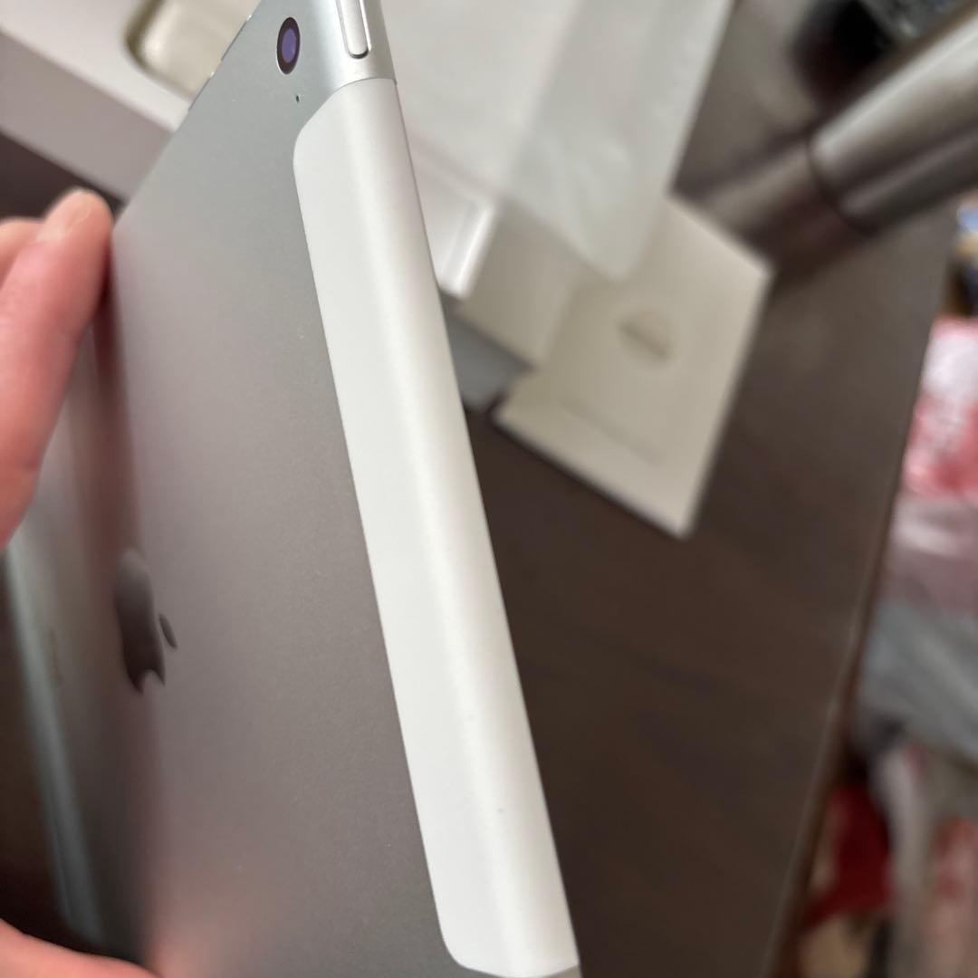 Apple iPad mini4本体シルバー