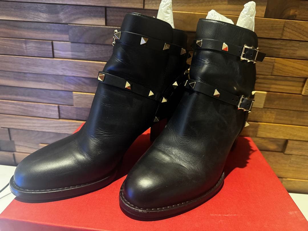 valentinoスタッズ付き黒ブーツ