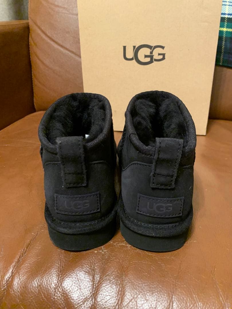 岡さん　UGG アグ　ブラック　黒 ブーツクラシック ウルトラ ミニ