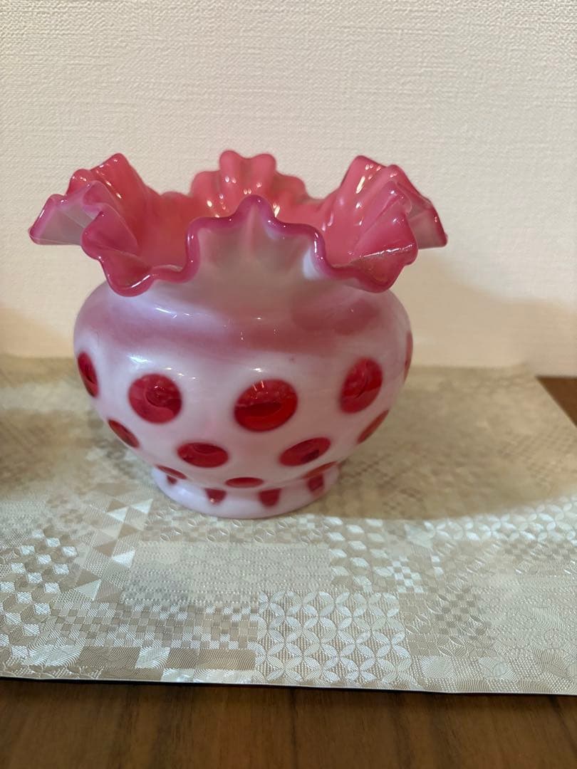 値下げしました！フェントン　ドット　クランベリーフリルガラス花瓶