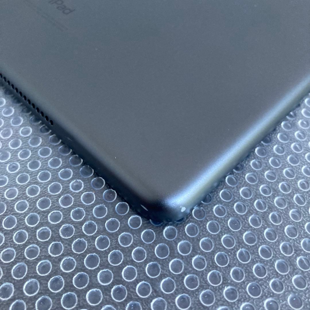 3589【早い者勝ち】電池最良好☆iPad8 第8世代 32GB SIMフリー☆