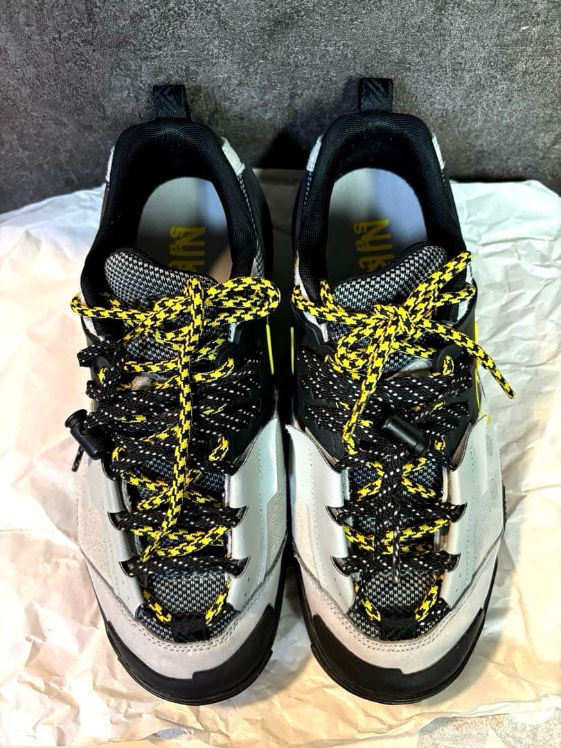 sacai × Nike Zegamadome \"Matte Silver\"