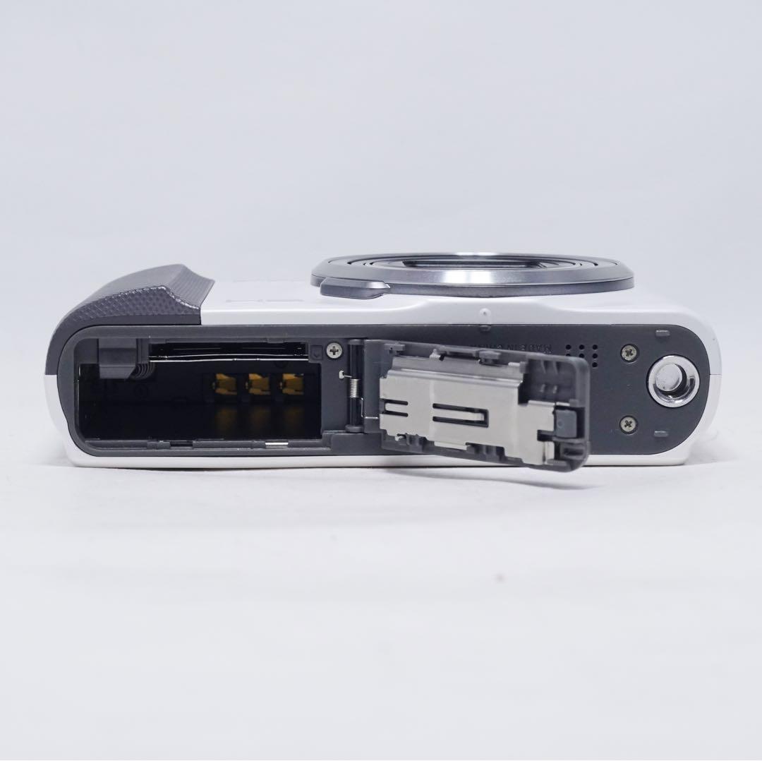 極美品 動作確認済 CASIO EXILIM EX-ZR700 ホワイト