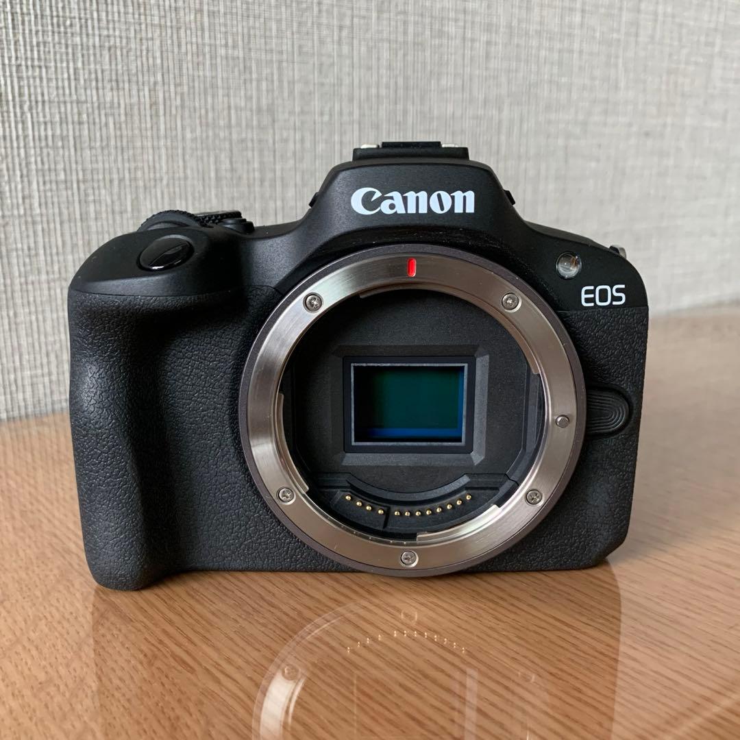 Canon EOS R100 ボディ　ボトムケース付き　美品