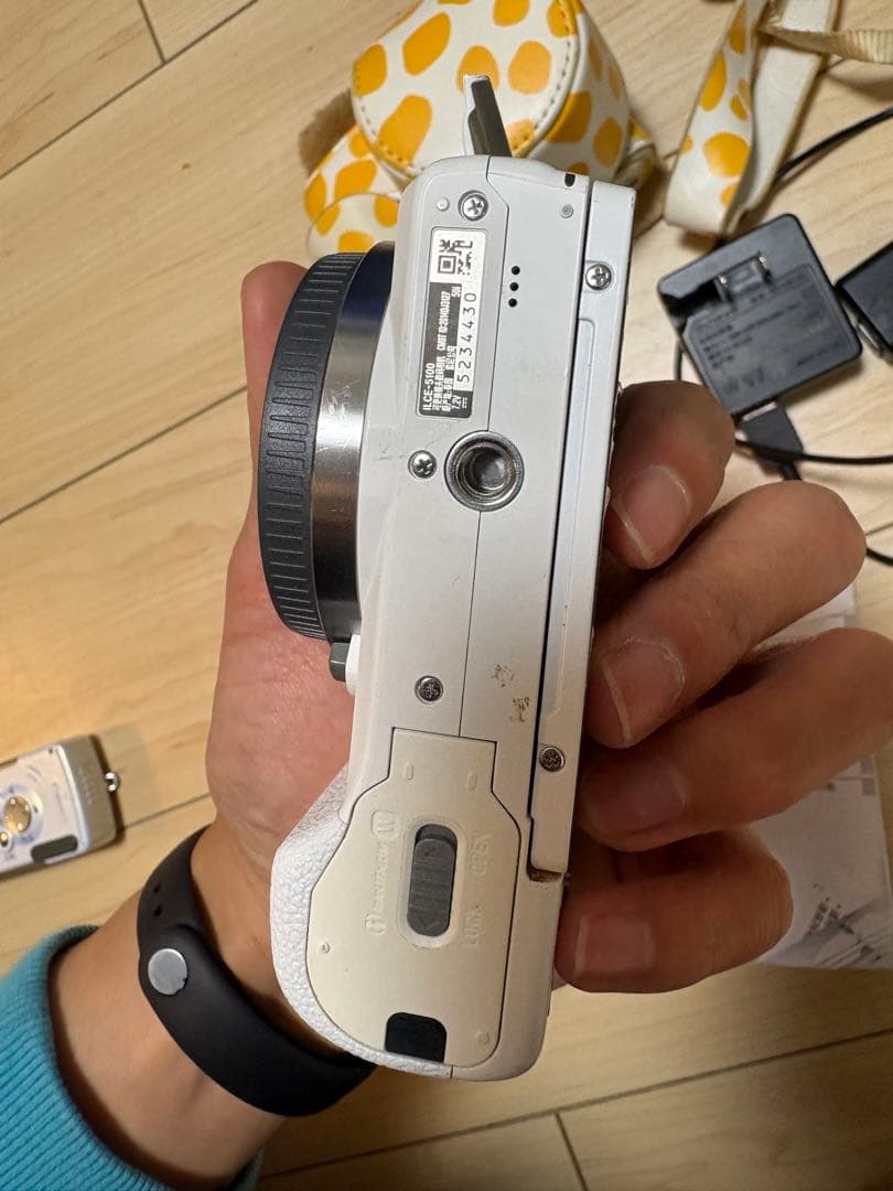 SONY α5100 ミラーレス一眼 ホワイト レンズ無し