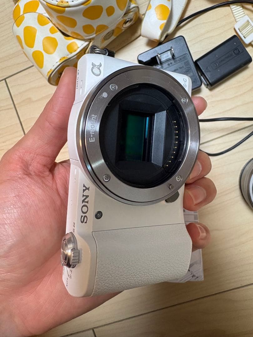 SONY α5100 ミラーレス一眼 ホワイト レンズ無し