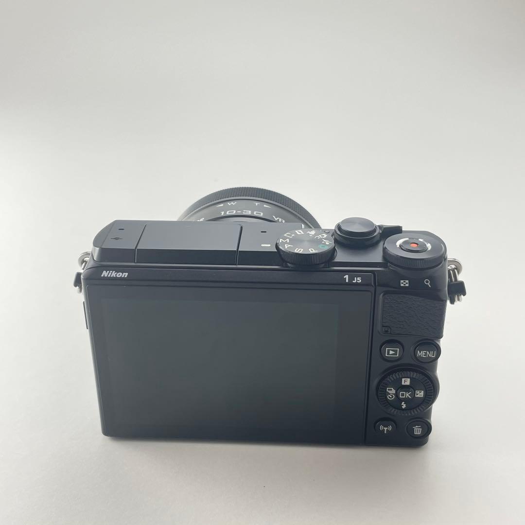 【美品・返品保証】Nikon1 J5 10-30mmレンズキット