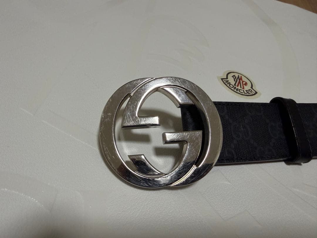 フ*ル様 GUCCI ブラックレザー GGロゴ ベルト　メンズ