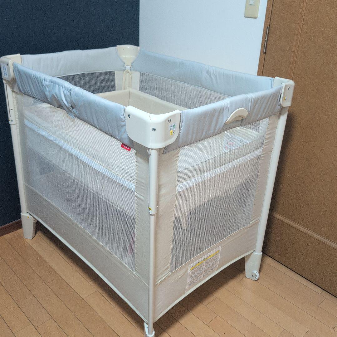 Apricaのベビーベッド（COCONEL）