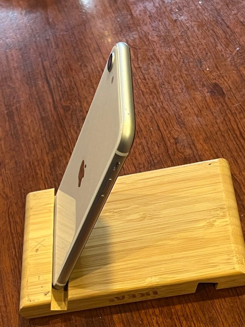 Apple iPhone SE (第2世代) ホワイトA2296 SIMフリー