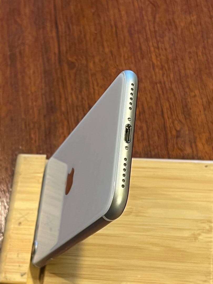 Apple iPhone SE (第2世代) ホワイトA2296 SIMフリー