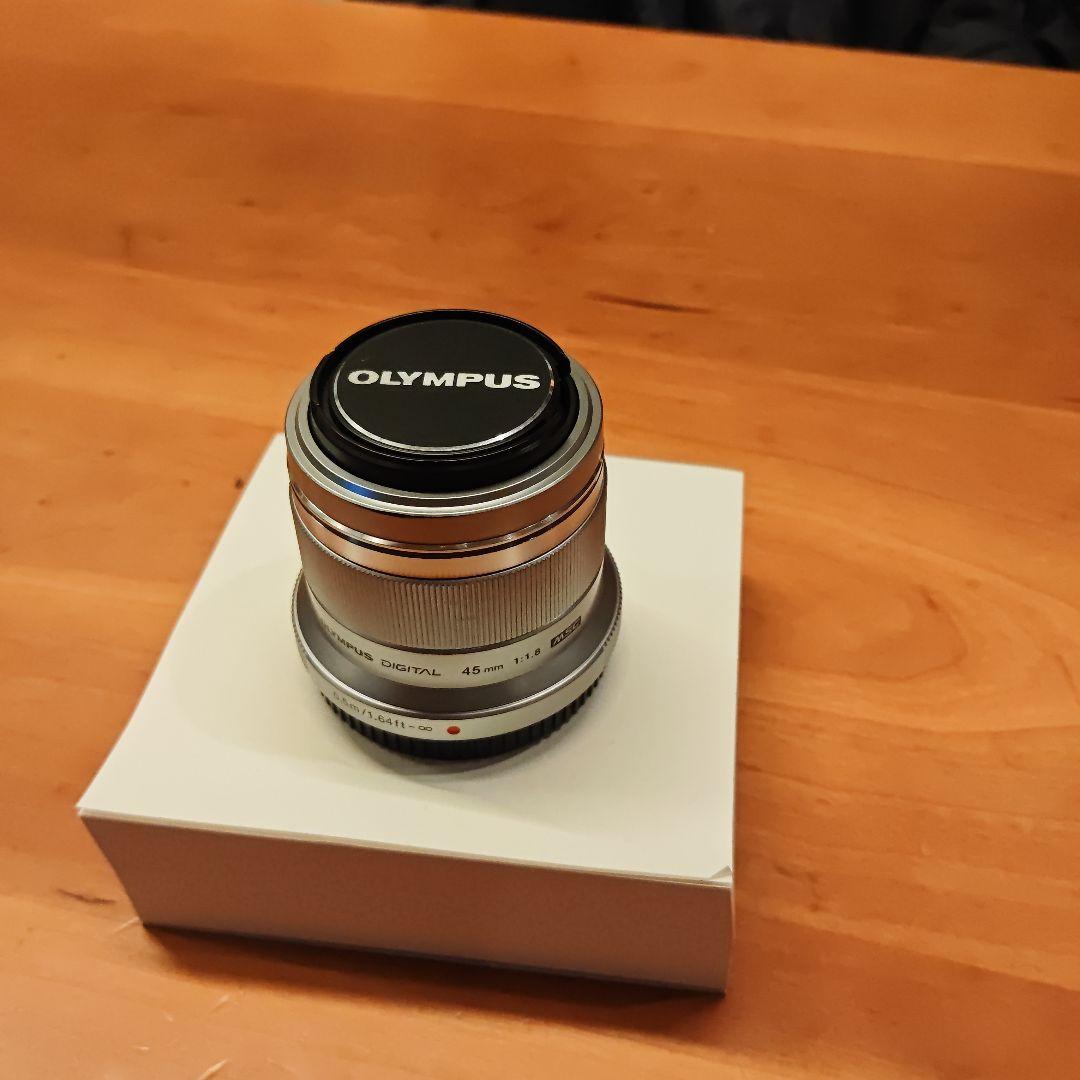 OLYMPUS 45mm F1.8 単焦点レンズ