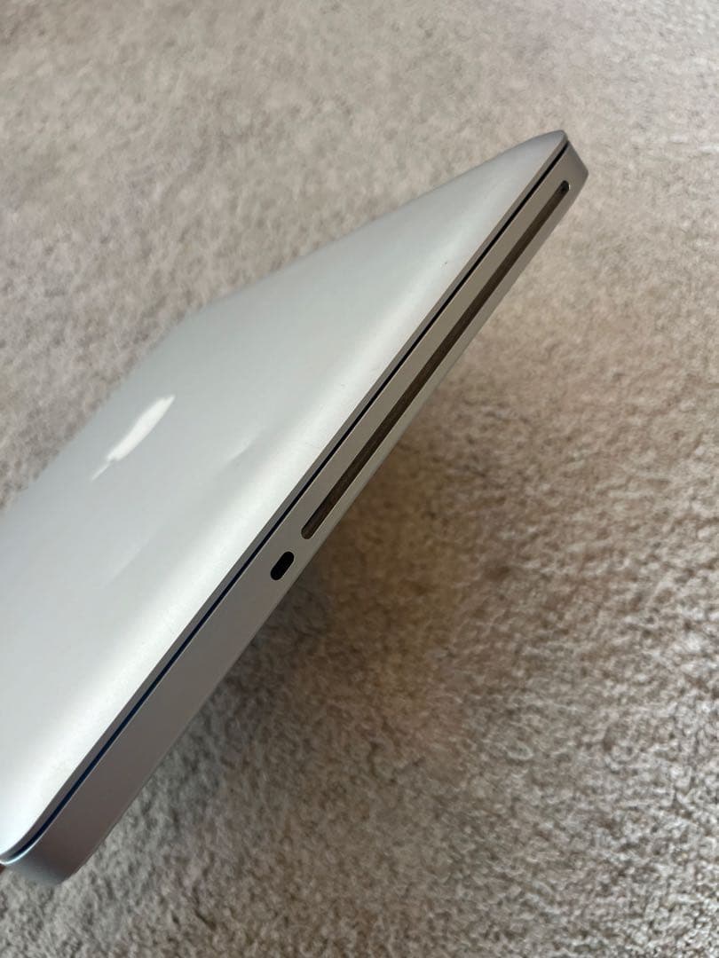 MacBook Pro 13.3インチ シルバー 本体 DVD挿入口有り